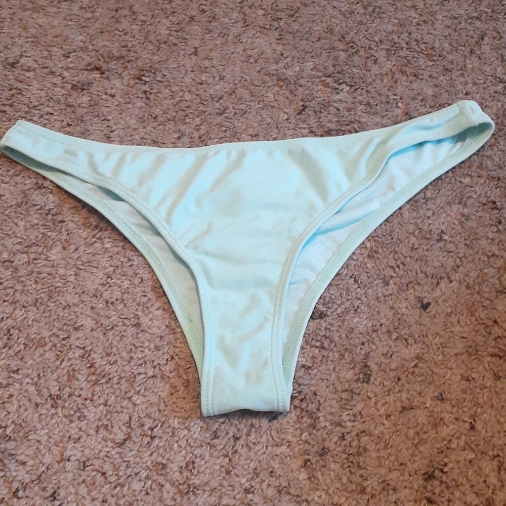 Scrunch bikini bottom